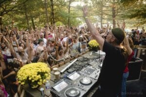 Dubtribe DJs and packed dancefloor outside