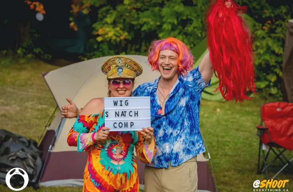 Couple with Wig Snatch Comp sign