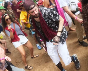 A mann dancing at Harvest